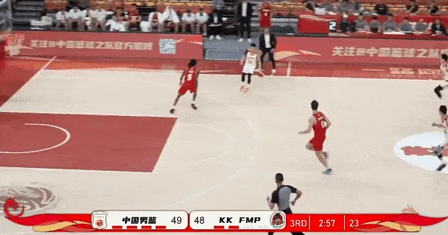 乐鱼app-焦泊乔空切对抗上篮打进得到9分，中国男篮领先至3分
