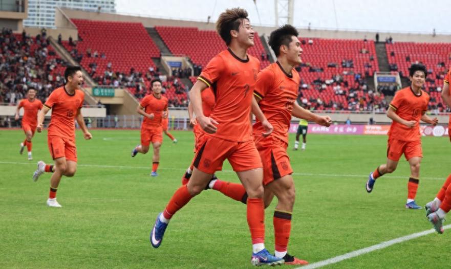 国足0-2仅5小时，又一男足输球：主场不敌澳大利亚，暴露最大短板